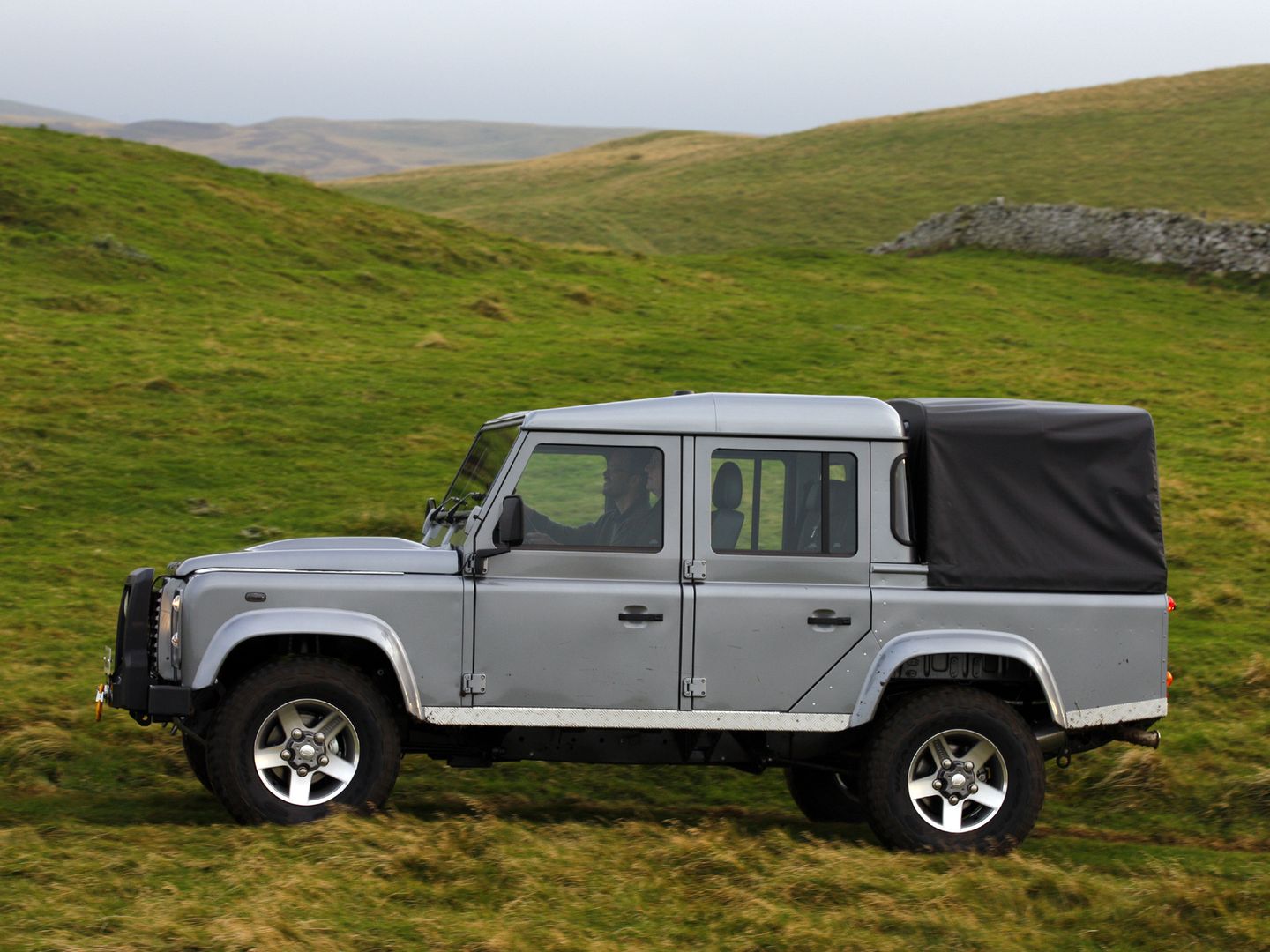 Land Rover Defender 110 Double Cab Pickup UK-spec (2007)