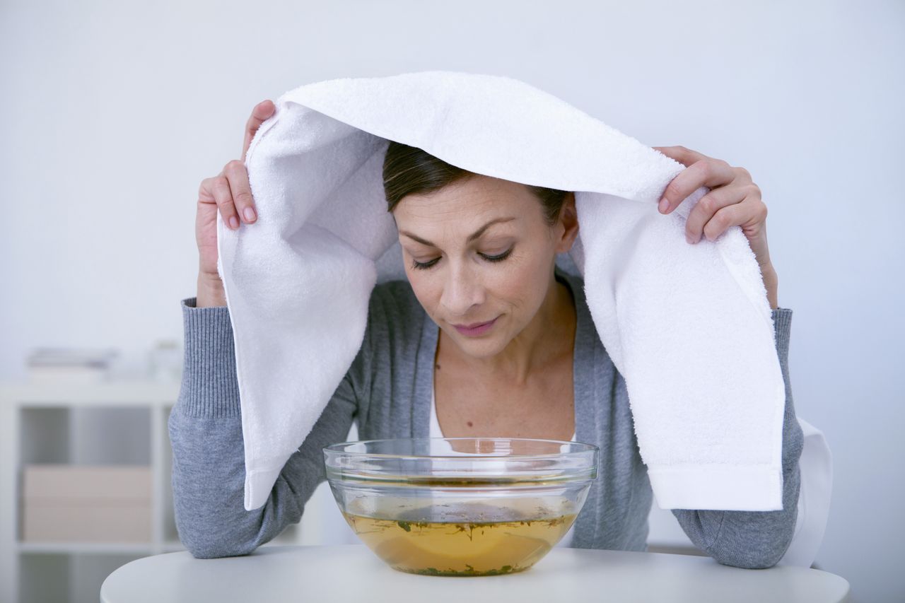Domowe inhalacje – skuteczny sposób na jesienne przeziębienia. Zobacz, jak je wykonywać!