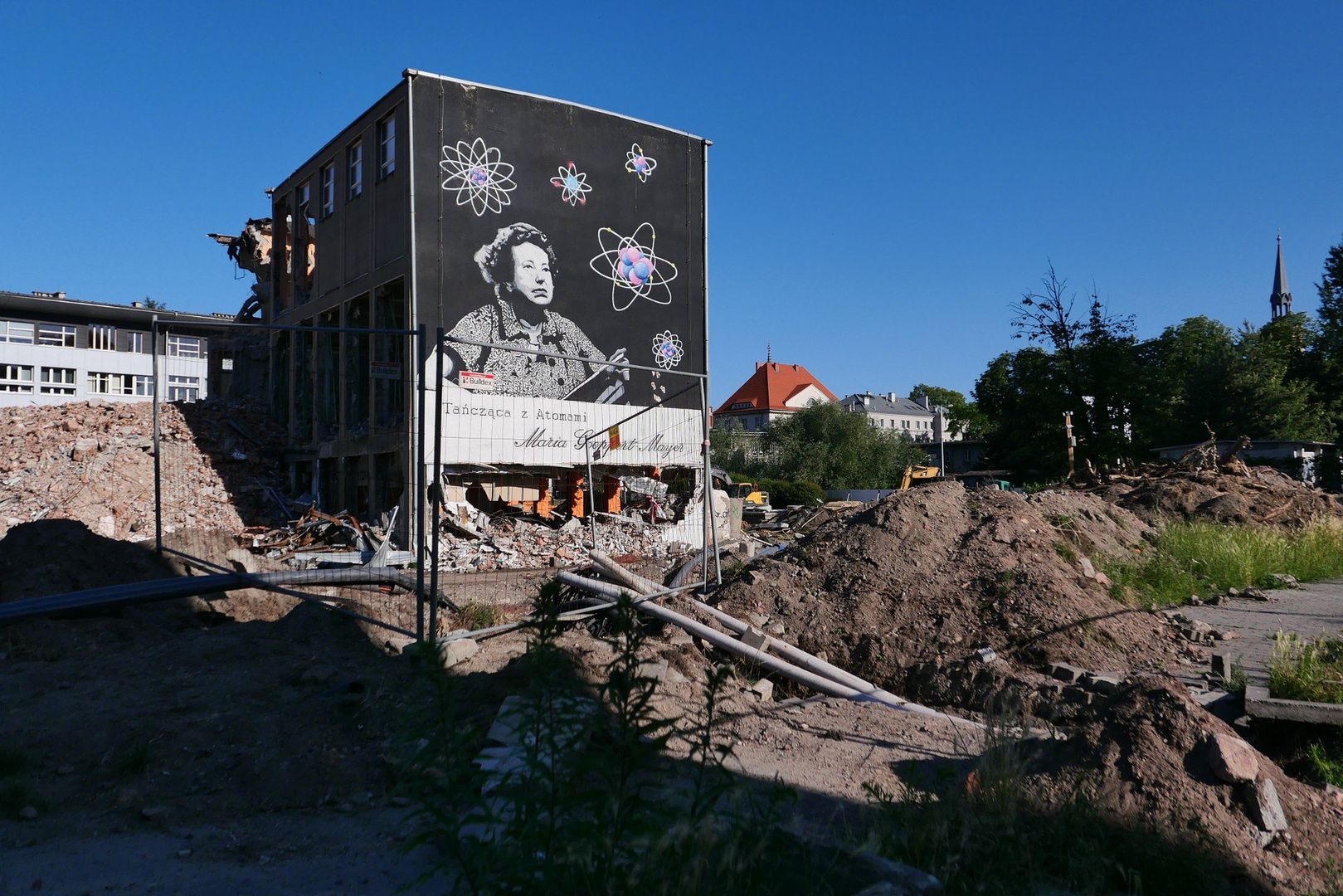Wyburzenia na terenie kampusu Uniwersytetu Śląskiego w Katowicach. Znika mural upamiętniający noblistkę