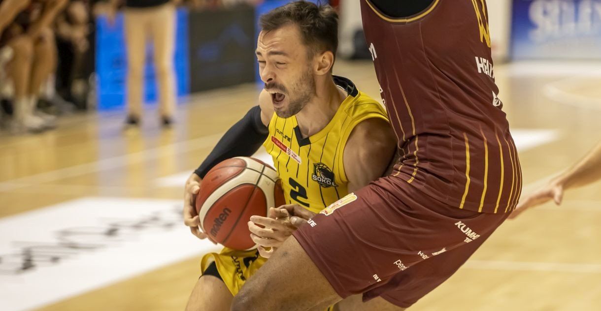 Łańcuckie sokoły grają z twardą Decką, a resoviacy chcą kuć żelazo we Wrocławiu