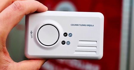 Alert RCB w środku nocy. Rządowe Centrum Bezpieczeństwa ostrzega przed czadem o godz. 23:00, kiedy już większość śpi