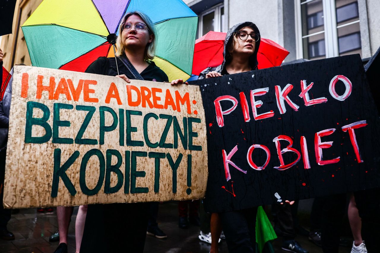 Protest "Nigdy nie będziesz szła sama"