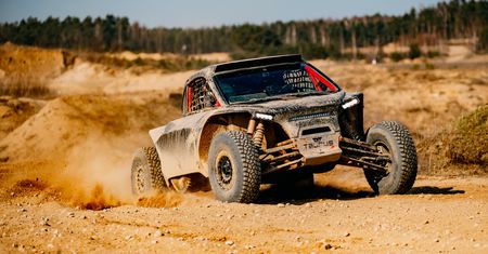 Od biznesu do Dakaru. Red Fox Racing wspiera nawet Hołowczyc