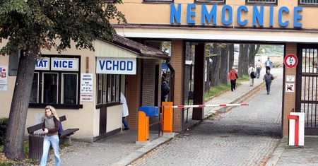 Koszmar w czeskich Domażlicach. Ktoś wlał ług do dziecięcego wózka