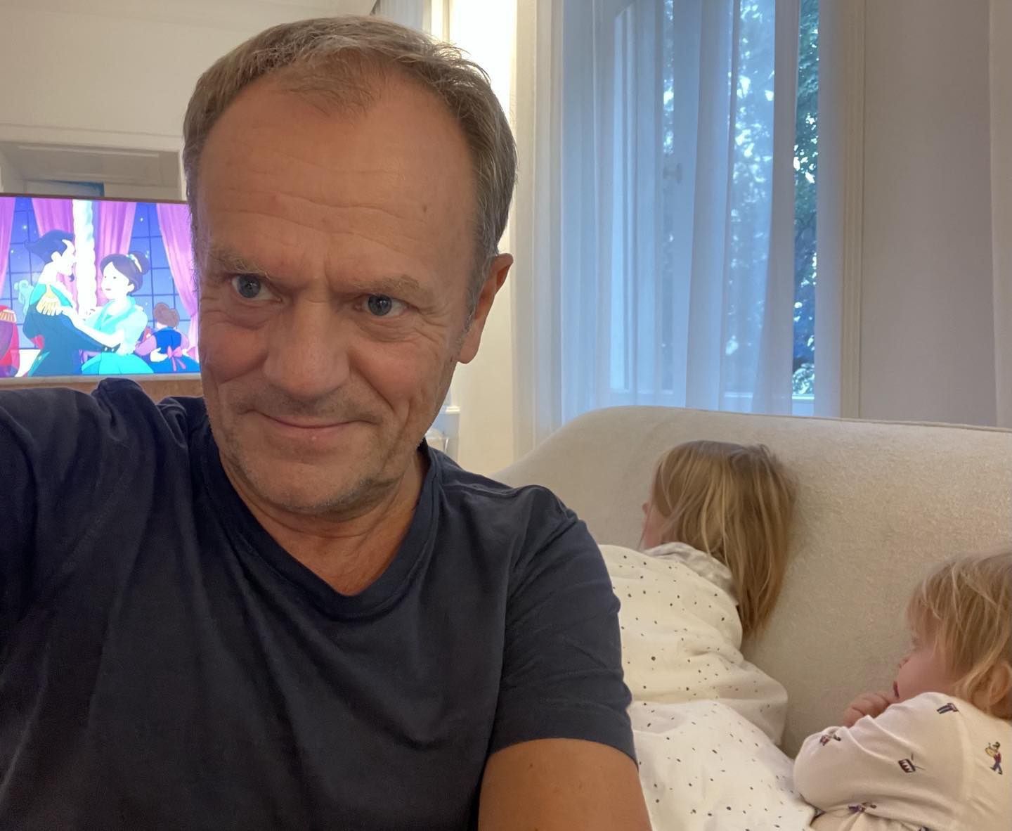 Donald Tusk opublikował zdjęcie z wnuczkami. Uroczo?