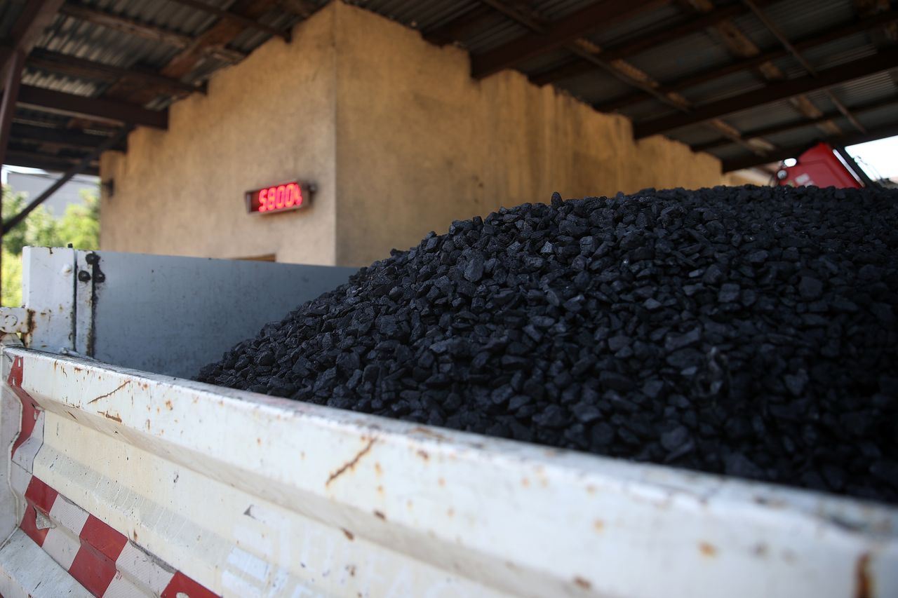 Dodatek opałowy także na kominek? Jest wyjaśnienie resortu