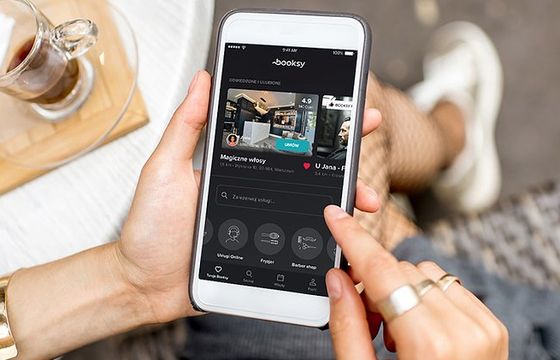 Oblężenie Booksy po zapowiedzi lockdownu fryzjerskiego, platforma przeprasza za problemy techniczne