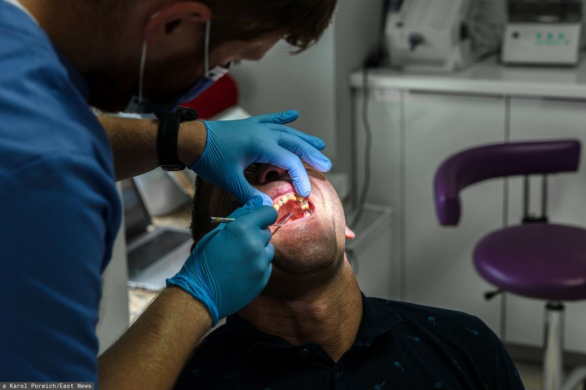Zamiast implantów podawany dożylnie lek, który powoduje odrastanie zębów? Japońscy naukowcy twierdzą, że to możliwe