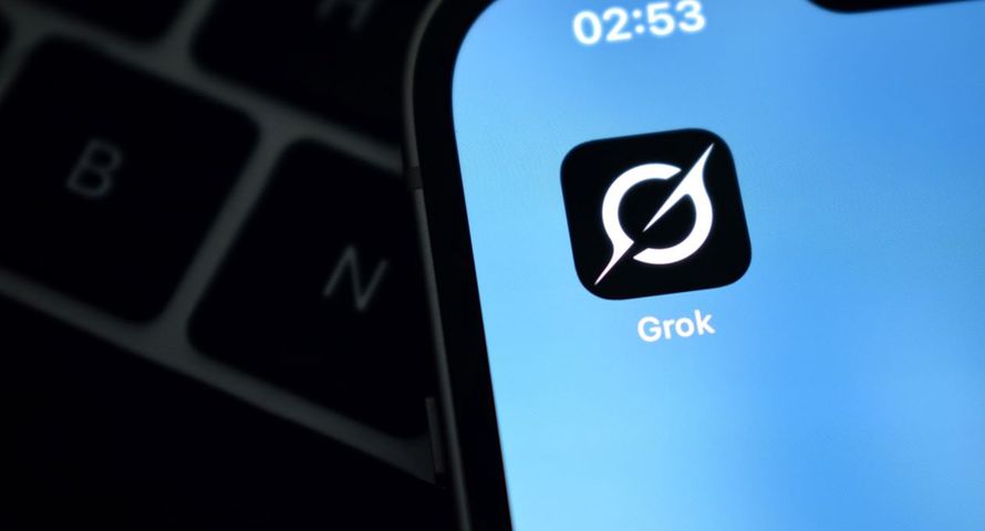 Wyciek danych z Groka. Setki tysięcy czatów wyciekło do sieci