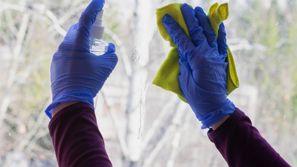 Jak myć okna zimą?