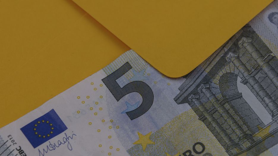 Niemcy wysyłają koperty z 5 euro
