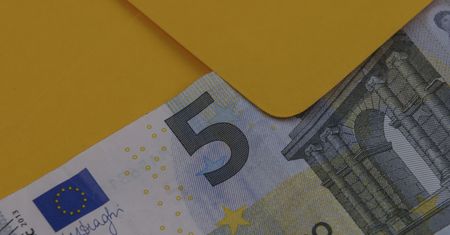 Niemcy rozsyłają obywatelom koperty z pieniędzmi. Ma to być zachęta