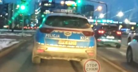 Policjanci nagrani. Spójrzcie na światła. Mamy głos z komendy