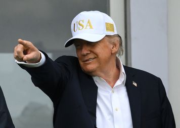 Trump znów zmienia front: Zełenski zły, Putin dobry [OPINIA]