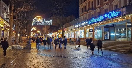 To już plaga na Podhalu. Dwie siostry wywiesiły pieniądze na klamce