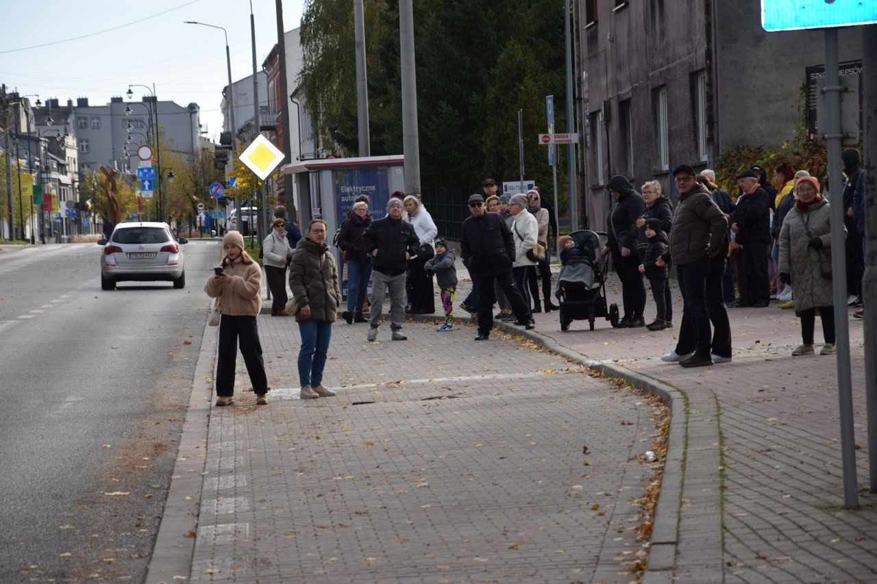 Parada autobusowa przejechała przez miasto z okazji 200-lecia Zduńskiej Woli