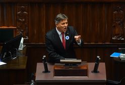 PiS zmienia pytania. Zadziwiające tłumaczenia posła