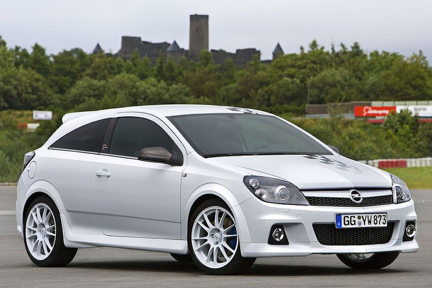 Opel-Astra-GTC-OPC-nurburgring-edtion