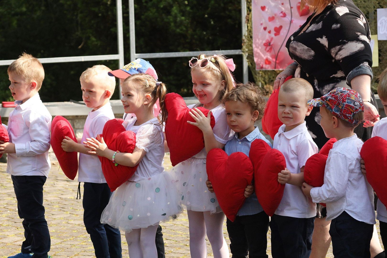 Święto Mamy i Taty w Przedszkolu Słoneczna Gromada w Śremie. Dzieci przygotowały program dla rodziców