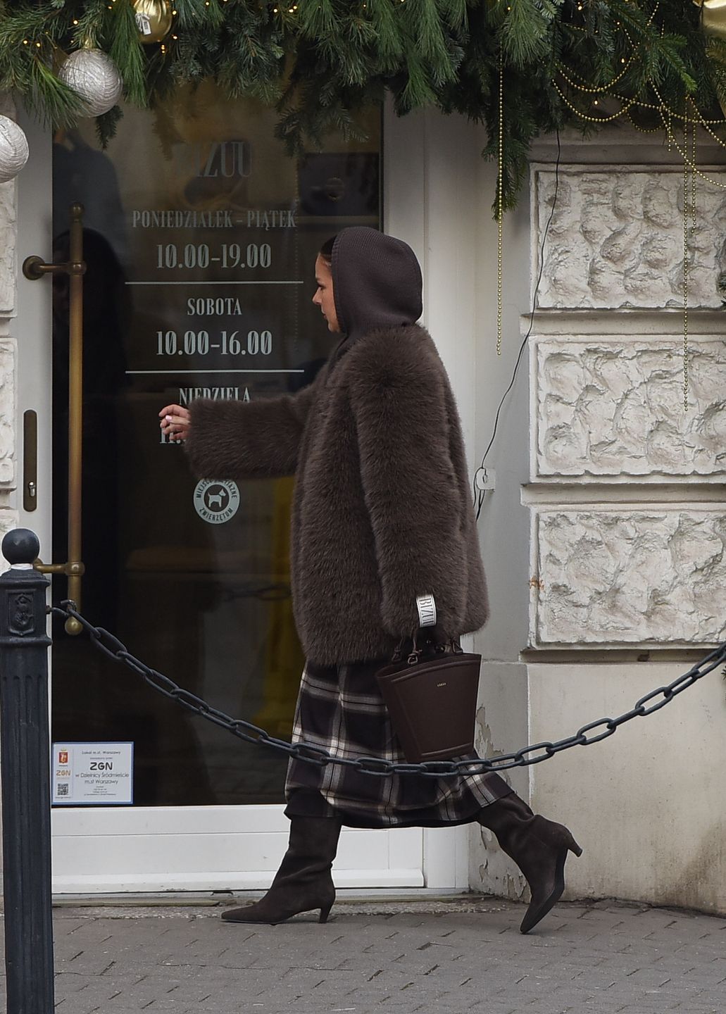 Paulina Sykut na przymiarkach mężem