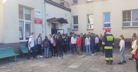 Ewakuowano uczniów z kieleckiej podstawówki. Uczeń rozpylił gaz pieprzowy