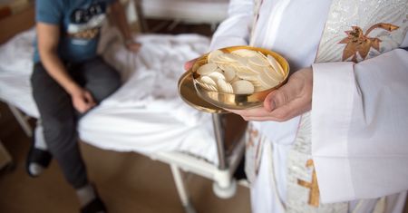 Kapelani szpitalni w czasach pandemii. Pacjenci zabrali głos