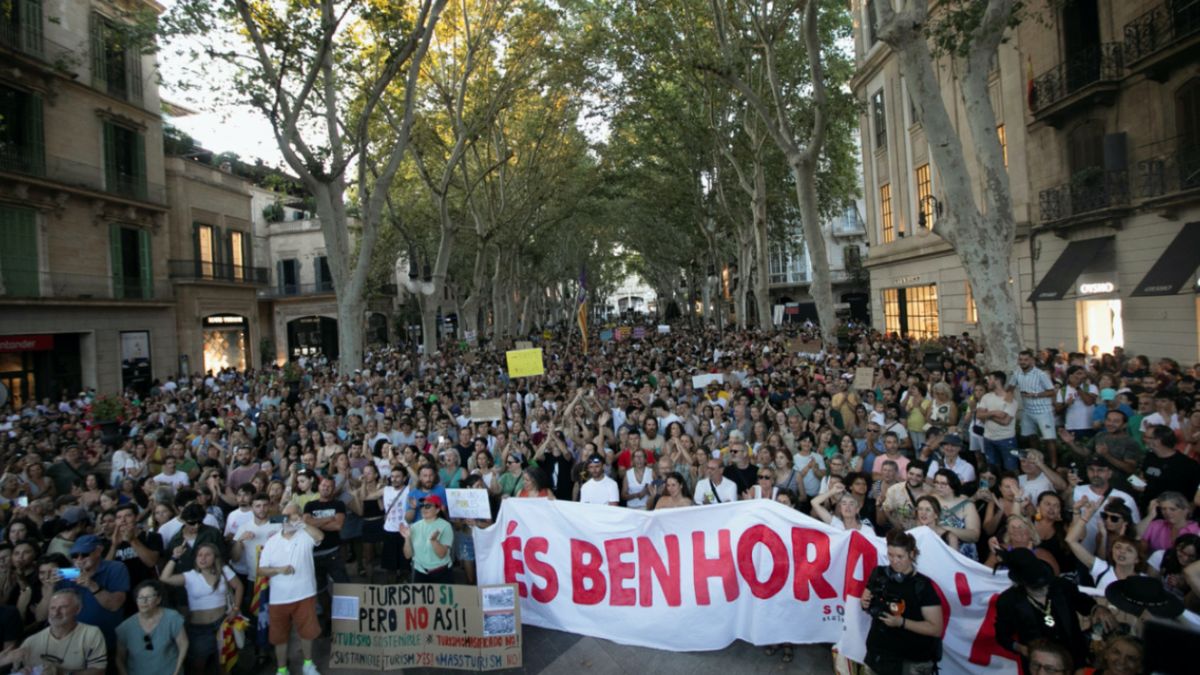 Kilkanaście tysięcy mieszkańców Majorki protestowało przeciwko masowej turystyce