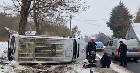 Uciekał busem, taranując radiowozy. Policjanci nie mogli uwierzyć