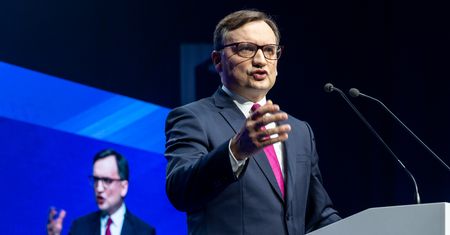 Zbigniew Ziobro na Węgrzech. Wiadomo, co sądzą o tym Polacy