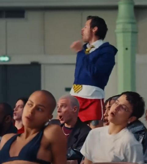 Filip Dudkiewicz w klipie Harry'ego Stylesa