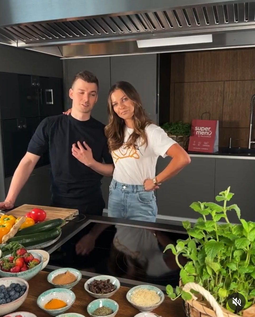 Anna Lewandowska gotuje z bratem