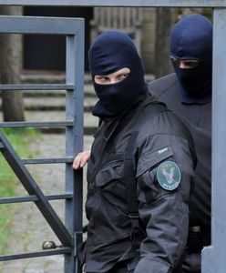 ABW w domu policjanta? W tle afera z rządowymi mailami