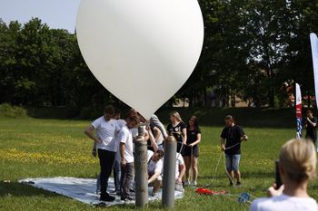 Start balonu stratosferycznego w Częstochowie. To projekt Politechniki i Ivel Electronics. Zobacz jak wzniósł się w powietrze - ZDJĘCIA