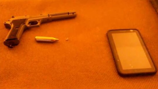 Szaleniec strzela do tabletu Samsung Galaxy Tab 1