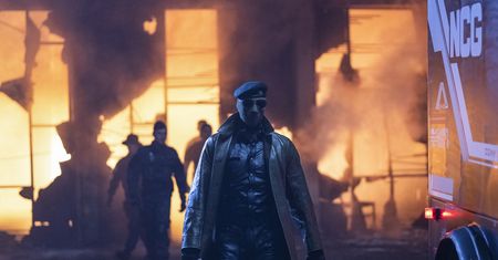 Reality show przyszłości. Film "Uciekinier" (2025): gdzie obejrzeć ekranizację powieści Stephena Kinga?