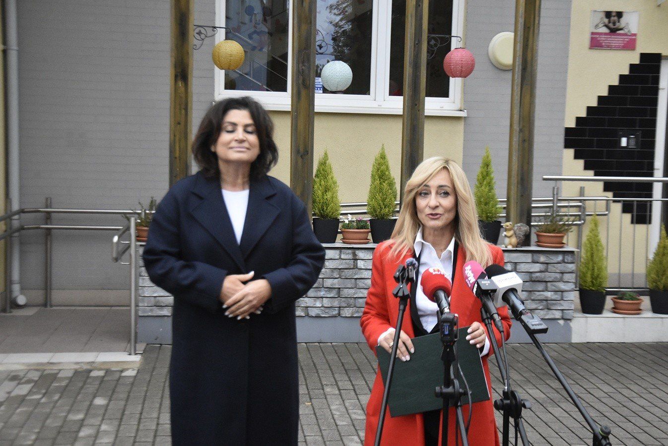 Posłanka Sylwia Bielawska i senator Agnieszka Kołacz-Leszczyńska mówiły jakie korzyści dał po roku program &#34;Aktywny Rodzic&#34;