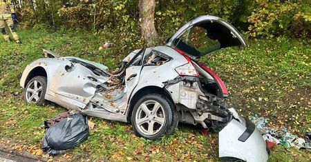 Sołdany: Tragiczny wypadek o poranku. Kobieta zginęła po uderzeniu w drzewo