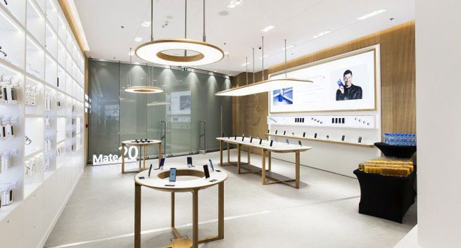 Lewandowska, Wojewódzki i Sarsa na otwarciu pierwszego salonu Huawei w Polsce