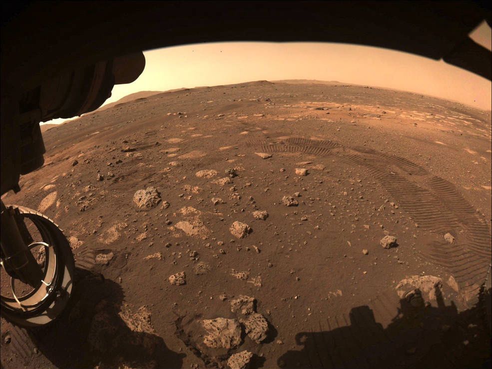 Łazik Perseverance oficjalnie rozpoczął misję. Szuka życia na Marsie - Widok z kamery łazika Perseverance