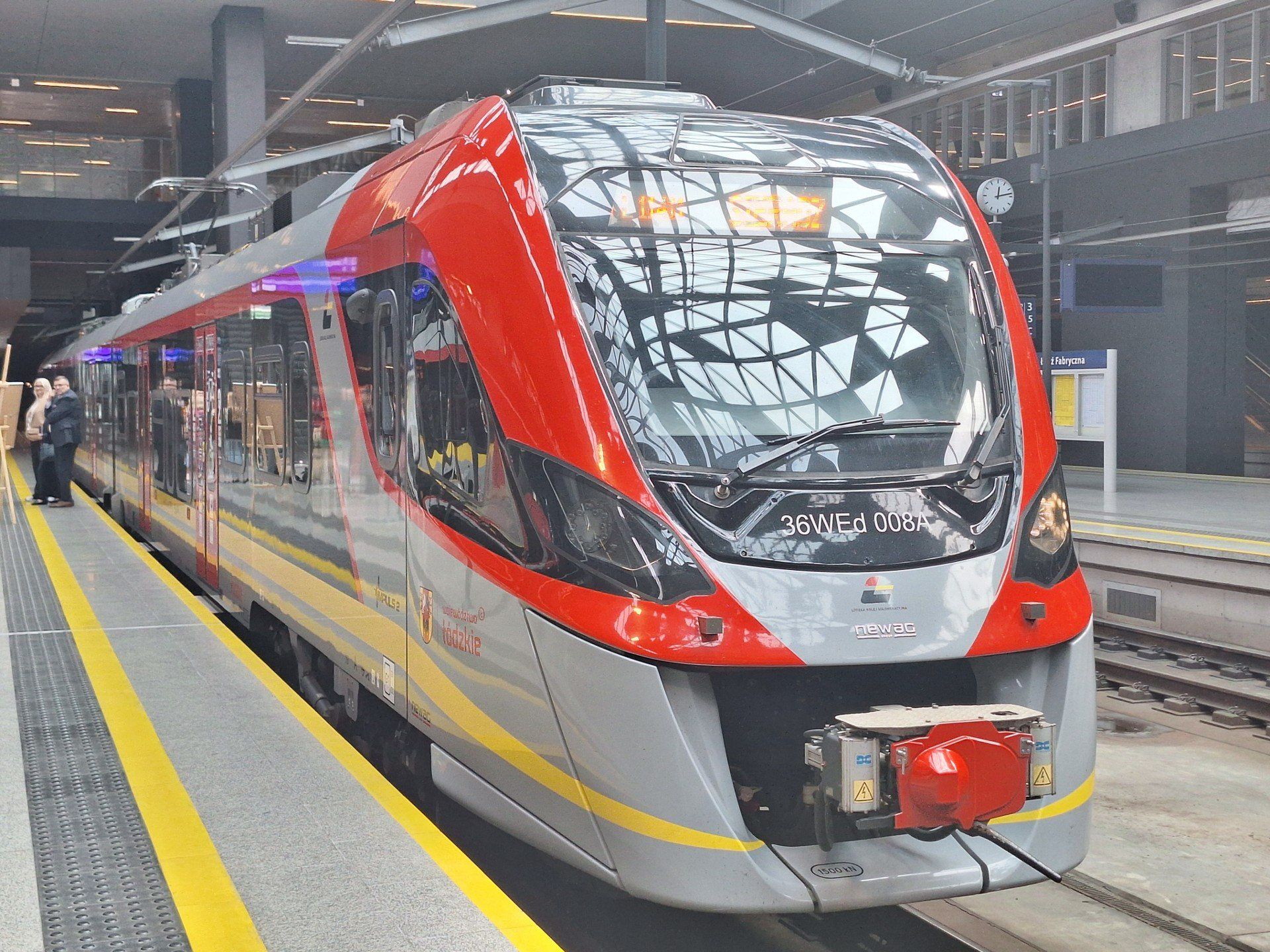Pociągi ŁKA nie dojadą do Warszawy Centralnej z powodu montażu trapezu