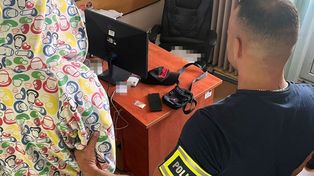 Ukradł kobiecie telefon i zaciągnął przez niego kredyt. Potem wypłacał pieniądze blikami