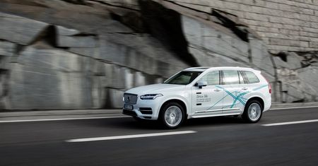 100 autonomicznych samochodów Volvo ruszy na brytyjskie drogi