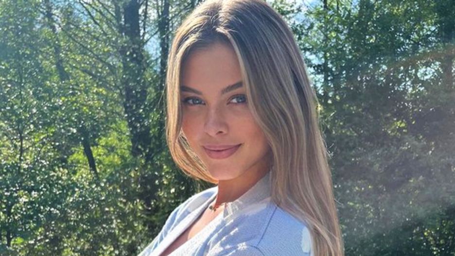 Joanna Opozda w transparentnych sandałkach robi furorę 