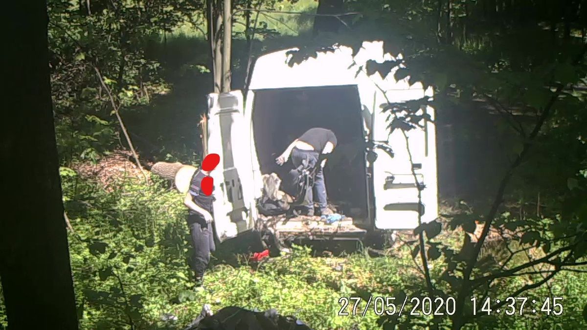 Nielegalne śmietnisko w sudeckim lesie. 