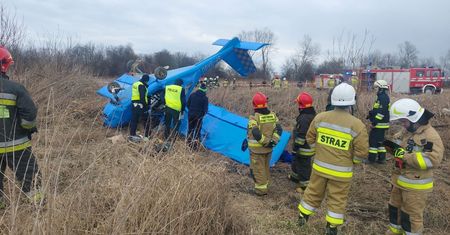 Przerażający wypadek samolotu pod Tarnowem. Wiadomo już, co z pilotem