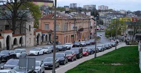 Duże zmiany w centrum Lublina. Miejsca parkingowe przeniosą na jezdnię, będą nowe drzewa, krzewy ozdobne i kwiaty
