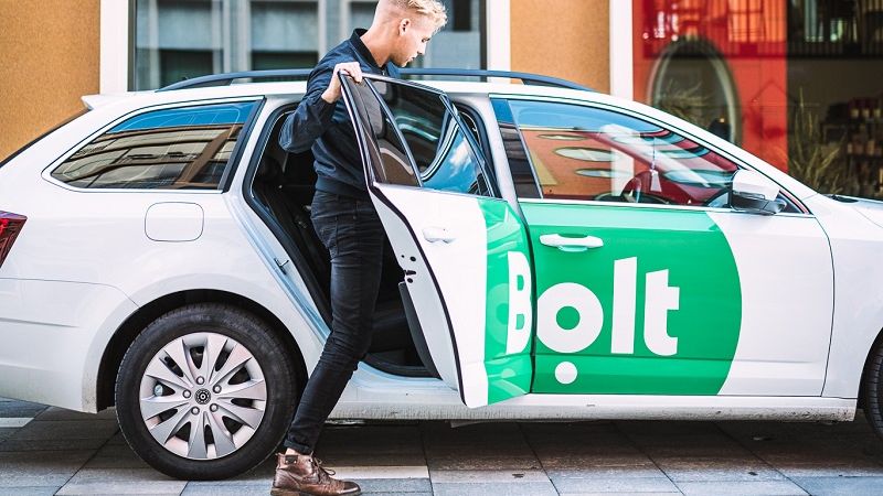 Pasażer wsiadający do Bolta
