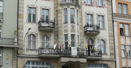 Kamienica, która milczała przez dekady. Teraz opowiada swoją historię