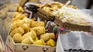 Trwa sezon na oscypki. Tyle kosztuje wyrób z mleka owczego