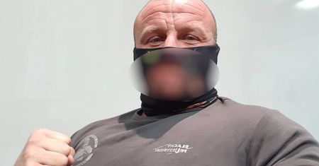 Maseczka Pudzianowskiego to hit. "Cycki mi się nawet ruszają"